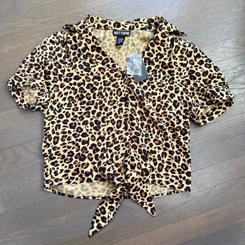 Hot Topic leopard Print Tie-Front Girls Button-Up Top xs